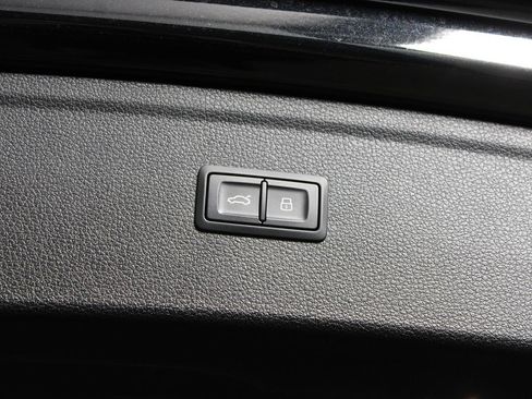 Used 2023 Audi Q5 2.0T Premium AWD/4WD image 38