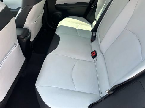 Used 2022 Toyota Prius XLE FWD image 33