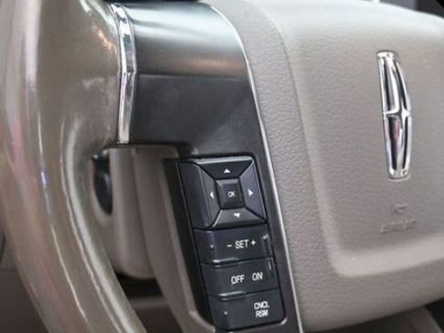 Used 2017 Lincoln Navigator Select image 18