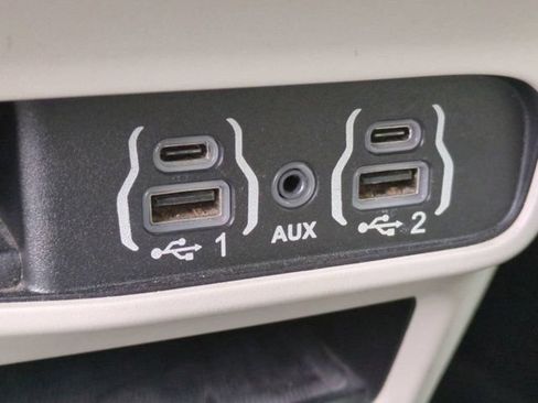 Used 2021 Chrysler Pacifica Touring-L FWD image 20