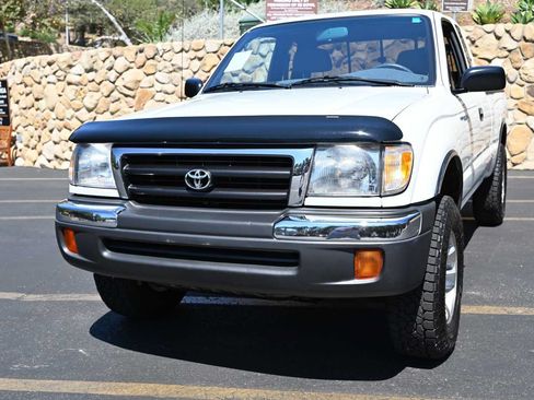 Used 1998 Toyota Tacoma 4x4 Xtracab V6 w/ Convenience Pkg image 1