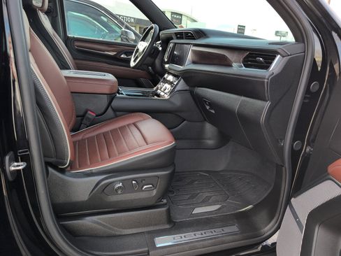 Used 2024 GMC Yukon Denali Ultimate AWD/4WD image 8