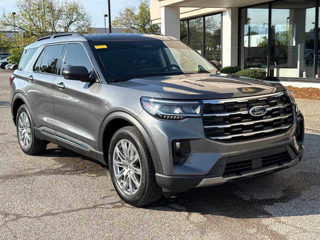 Used 2025 Ford Explorer Active w/ Active Comfort Package AWD/4WD image 19