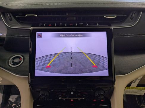 New 2025 Jeep Grand Cherokee Limited image 23