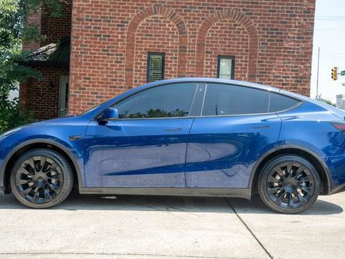 Used 2023 Tesla Model Y AWD image 8