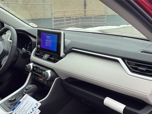 New 2025 Toyota RAV4 XLE image 31