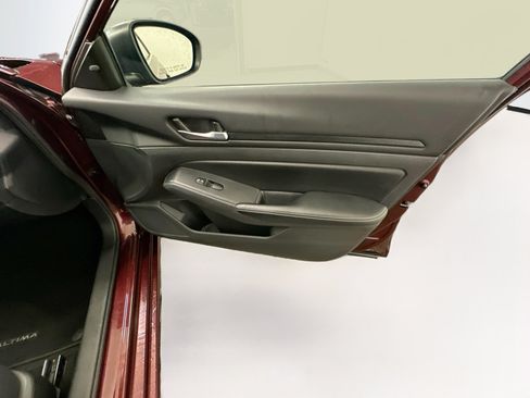 Used 2024 Nissan Altima 2.5 SV FWD image 32