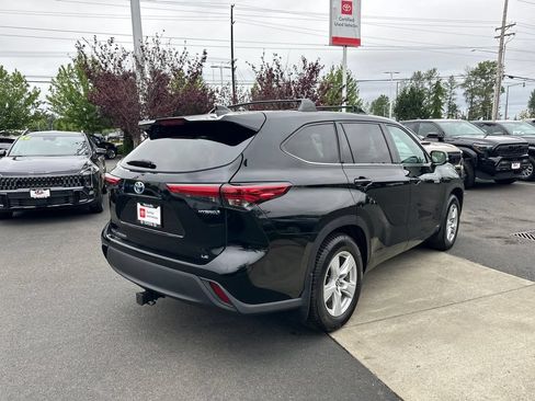 Used 2021 Toyota Highlander LE AWD/4WD image 5
