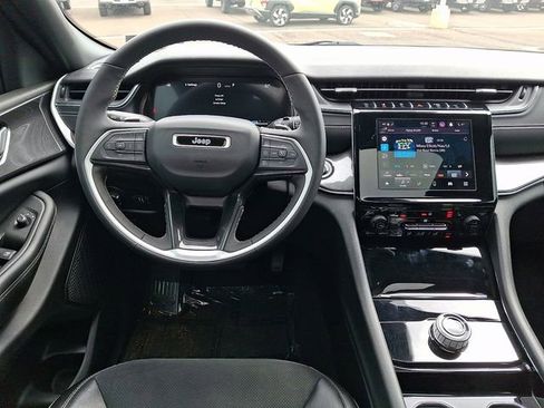 Used 2023 Jeep Grand Cherokee Altitude AWD/4WD image 11