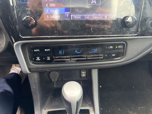 Used 2019 Toyota Corolla LE image 26