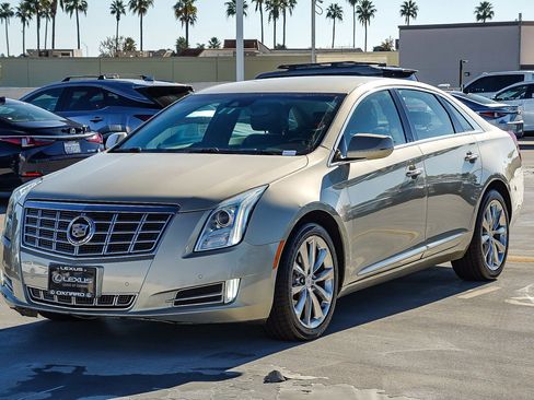 Used 2013 Cadillac XTS Luxury w/ Driver Awareness Package image 3