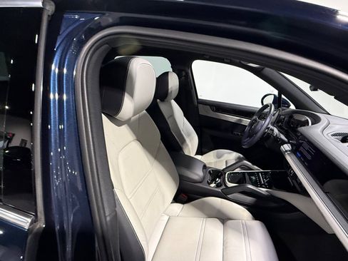 Used 2024 Porsche Cayenne AWD/4WD image 39