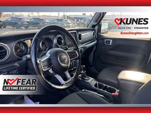 Used 2021 Jeep Wrangler Unlimited Sahara w/ Uconnect 4C Nav & Sound Group AWD/4WD image 21