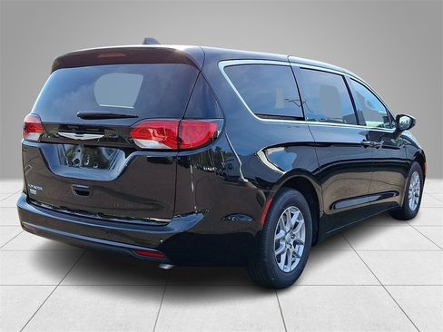 New 2026 Chrysler Voyager LX image 4