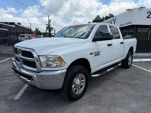 Used 2014 RAM 2500 Tradesman w/ Chrome Appearance Group AWD/4WD image 9