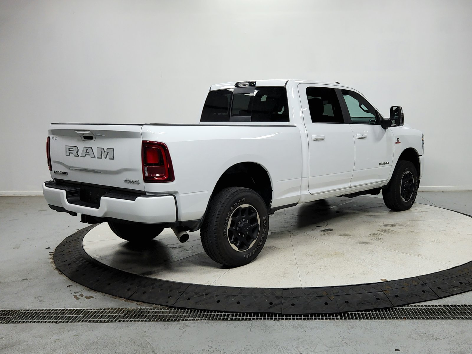 Used 2025 RAM 2500 Laramie AWD/4WD image 8