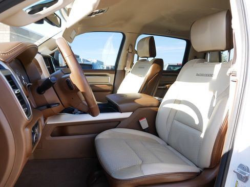 Used 2019 RAM 1500 Laramie image 33