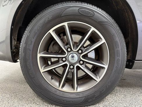 Used 2017 Dodge Grand Caravan SXT w/ Rear Park Assist Package image 25