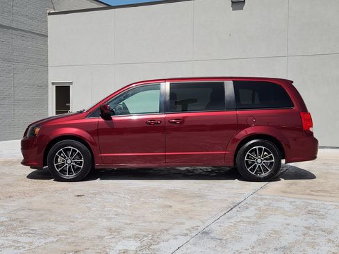 Used 2019 Dodge Grand Caravan SE FWD image 4