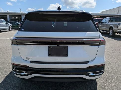 Used 2024 Lincoln Nautilus Reserve image 4