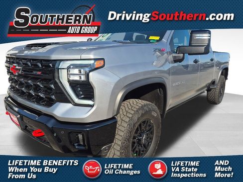 Used 2025 Chevrolet Silverado 2500 ZR2 w/ Technology Package AWD/4WD image 1