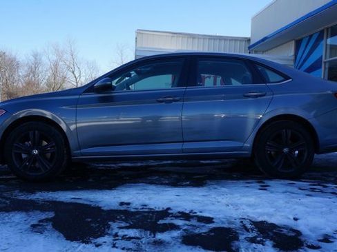 Certified 2023 Volkswagen Jetta SE w/ Panoramic Sunroof Package image 6