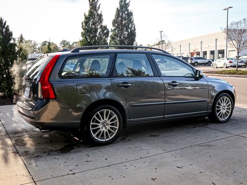 Used 2011 Volvo V50 T5 image 11