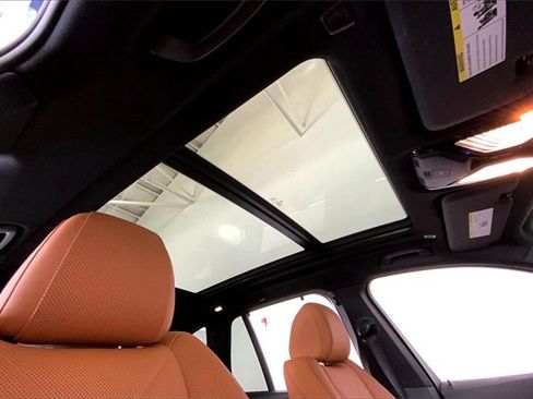 Used 2023 BMW X5 sDrive40i w/ Parking Assistance Package image 22