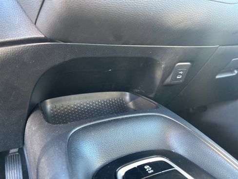 Used 2023 Toyota Corolla LE image 23