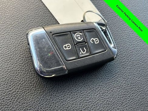 Used 2023 Volkswagen Atlas Cross Sport SE image 24