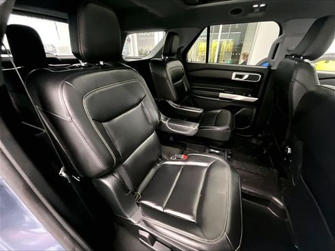 Used 2021 Ford Explorer XLT w/ Equipment Group 202A AWD/4WD image 16
