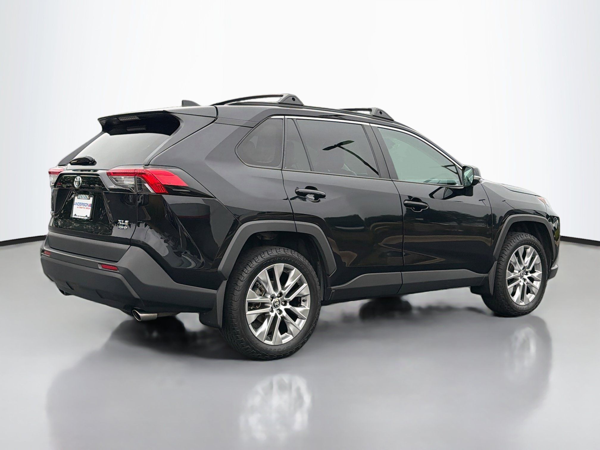 Used 2023 Toyota RAV4 XLE Premium AWD/4WD image 2