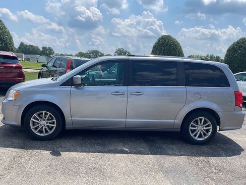 Used 2020 Dodge Grand Caravan SXT FWD image 2