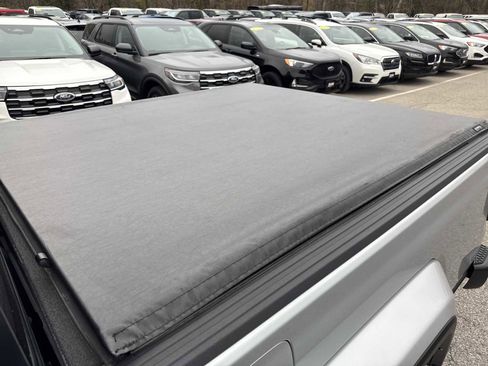 Used 2022 Jeep Gladiator Willys image 13