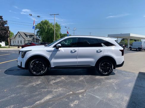 Used 2025 Kia Sorento S image 5