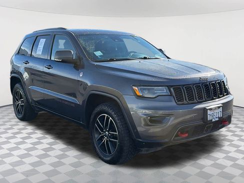 Used 2017 Jeep Grand Cherokee Trailhawk w/ Trailhawk Luxury Group image 3