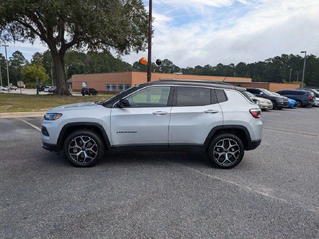 Used 2025 Jeep Compass Limited AWD/4WD image 8