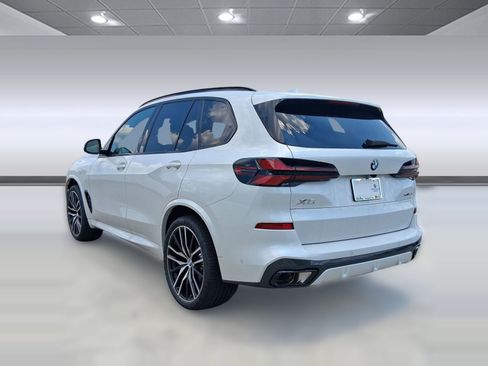 Used 2026 BMW X5 xDrive40i w/ M Sport Package image 3