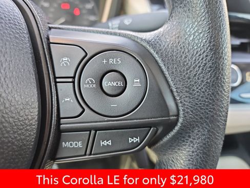 Used 2025 Toyota Corolla LE FWD image 29