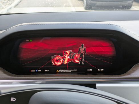 Used 2022 Tesla Model X image 15