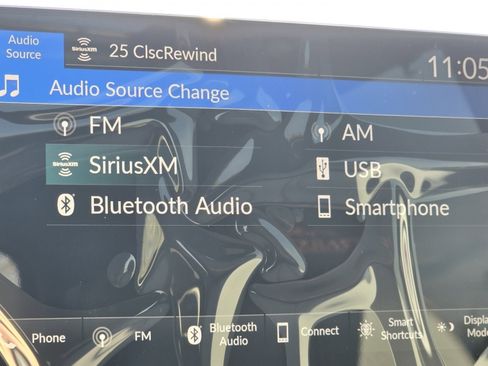 Used 2025 Honda Pilot TrailSport image 6