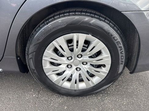 Used 2014 Toyota Camry LE image 14