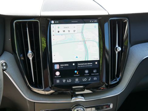 Certified 2025 Volvo XC60 B5 Plus w/ Climate Package AWD/4WD image 16