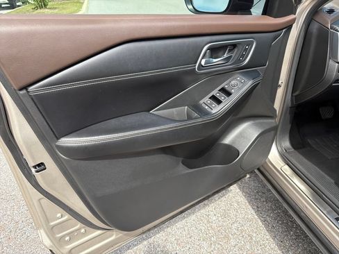 Used 2021 Nissan Rogue Platinum FWD image 13