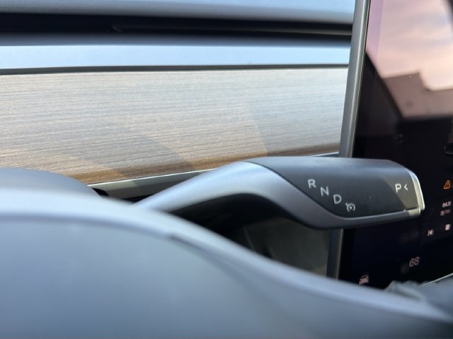Used 2025 Tesla Model Y Long Range RWD image 22