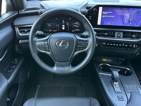 Certified 2025 Lexus UX 300h FWD w/ Accessory Package (Z2) image 31