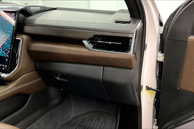 Used 2025 GMC Yukon Denali Ultimate AWD/4WD image 19
