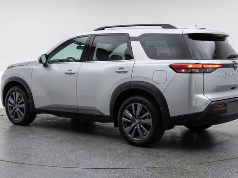 Used 2025 Nissan Pathfinder SV FWD image 6