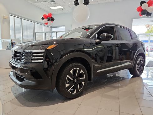 New 2026 Nissan Kicks SV w/ Charging Package image 3