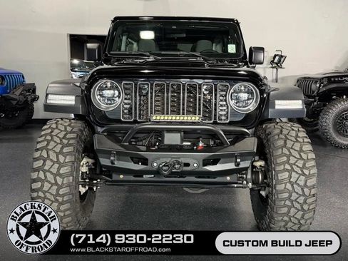 Used 2025 Jeep Wrangler Unlimited Rubicon AWD/4WD image 3